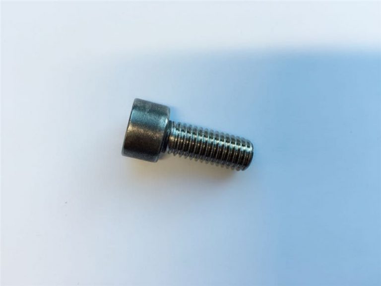 гвинт головки гнізда